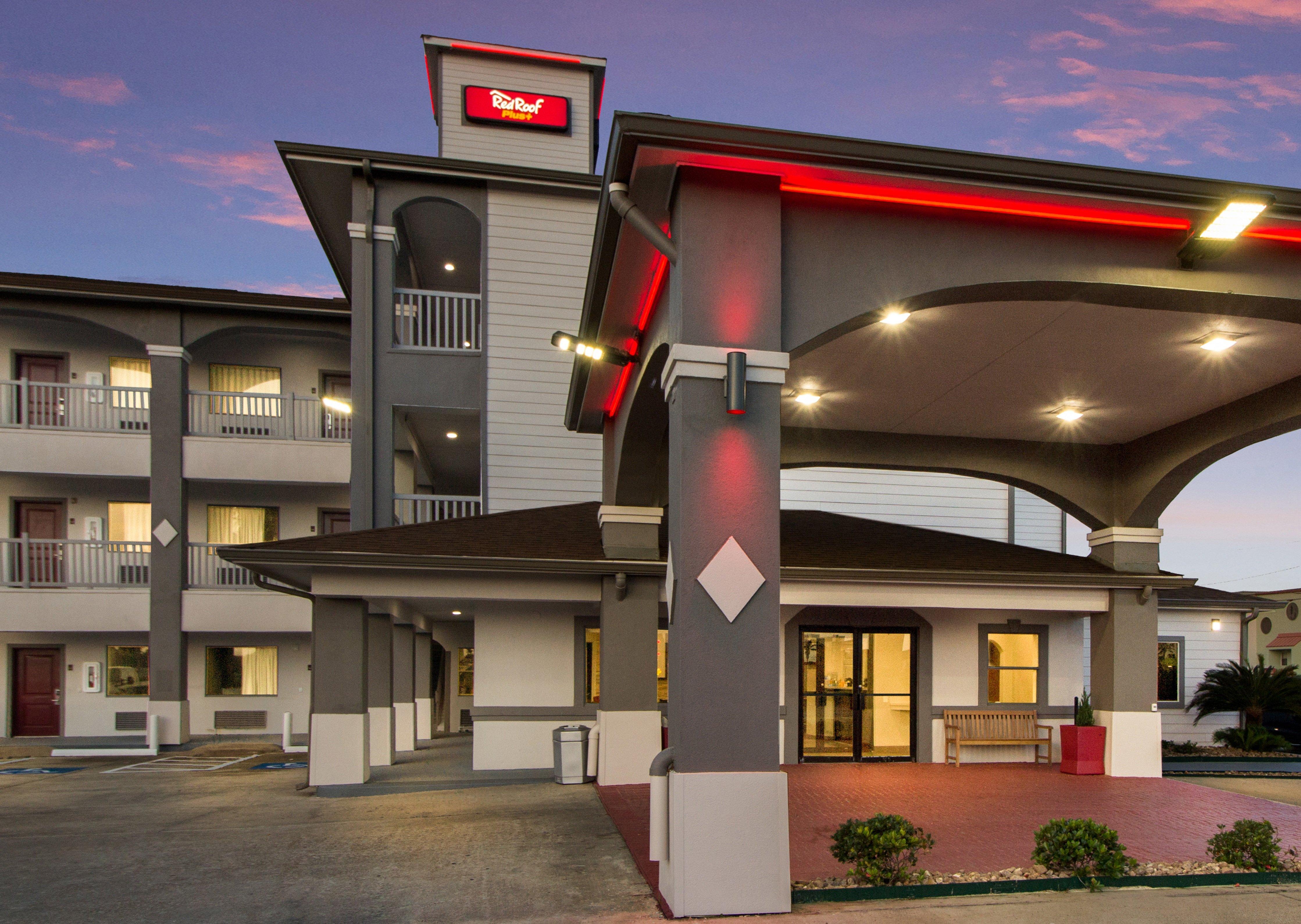 Red Roof Inn Plus + Galveston - Beachfront Exterior photo